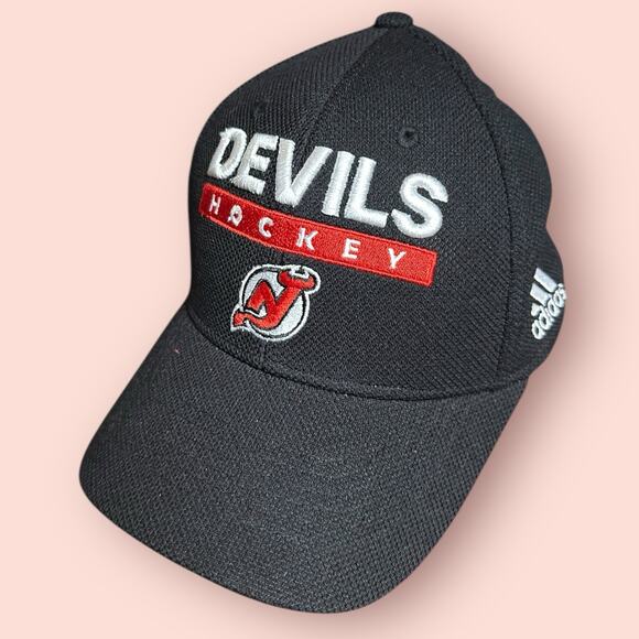 New Jersey Devils NHL Adidas Black Baseball Cap Hat Fitted Size L / XL Hockey - Picture 1 of 4